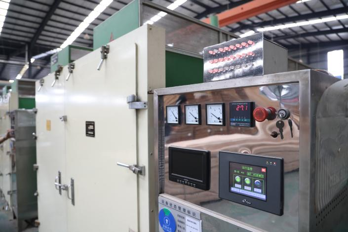 തടി വാതിൽ & ജനൽ പ്രൊഫൈലുകളുടെ പ്രോസസ്സിംഗ് ഫ്ലോ-1 (9)